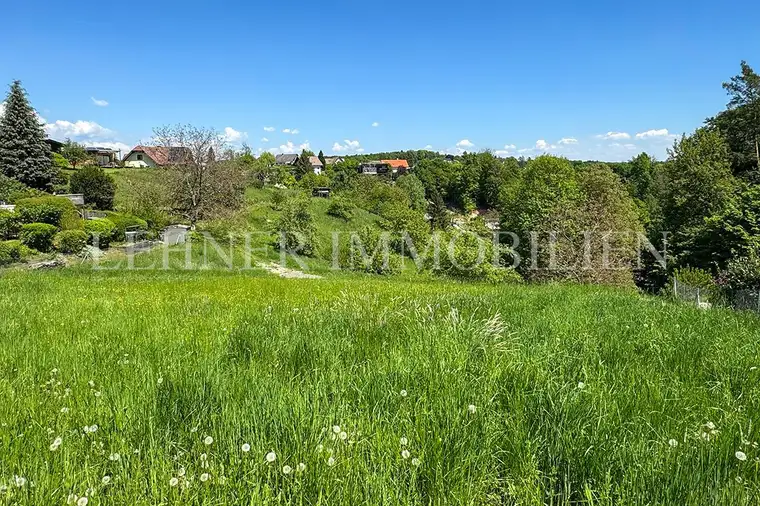 *HART BEI GRAZ * BAUGRUNDSTÜCK MIT MALERISCHER AUSSICHT – INKL. GENEHMIGTER PLANUNG FÜR EINE TRAUMVILLA ***