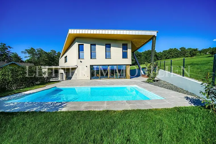 HOCHWERTIGE LUXUSVILLA - IMPOSANTE ARCHITEKTUR &amp; BEEINDRUCKENDES DESIGN IN RUHIGER, IDYLLISCHER LAGE