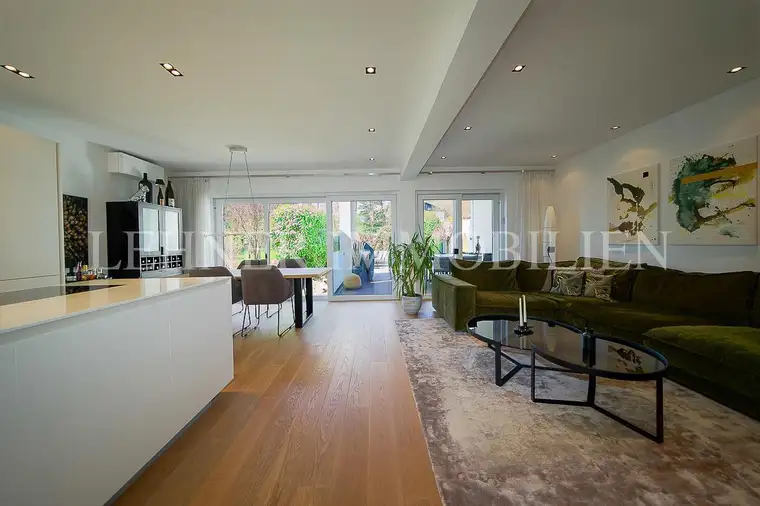 *** TOP LAGE - NÄHE SCHLOSS ST. MARTIN - LOFT-REIHENHAUS MIT PRIVATGARTEN UND GRÜNBLICK ***