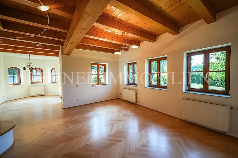 * Pichling bei Stainz * LANDHAUS AUF 1.687 M² GRUND IN HERRLICHER RUHELAGE *