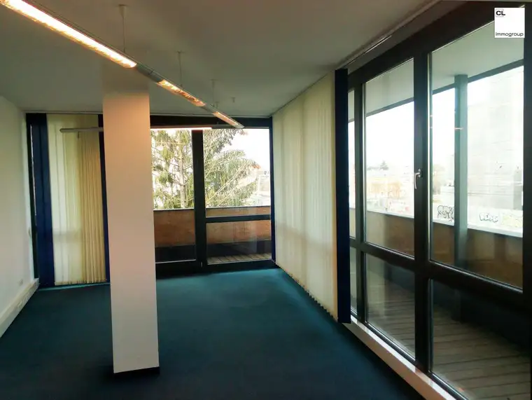 Büro in Toplage (DG) mit Panoramarundgang, Salzburg Stadt: Nähe Paracelsus Bad und Kurhaus, Kongreßhaus, Schloss Mirabell, Mirabellgarten. Beste Erreichbarkeit, ideal für hohe Kundenfrequenz!