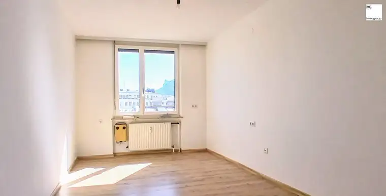 Schöne Altstadtwohnung mit großem Balkon und fantastischer Aussicht vom 5. Stock - luxuriöse 125m² über den Dächern des Andräviertels