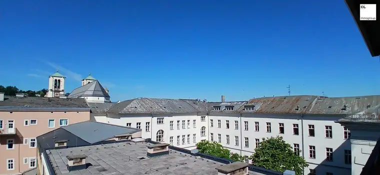 Schöne Altstadtwohnung mit großem Balkon und fantastischer Aussicht vom 5. Stock - luxuriöse 125m² über den Dächern des Andräviertels