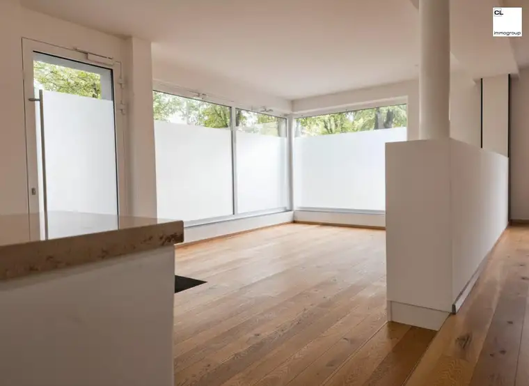Repräsentative Gewerbefläche mit großzügiger Schaufensterfront zu vermieten