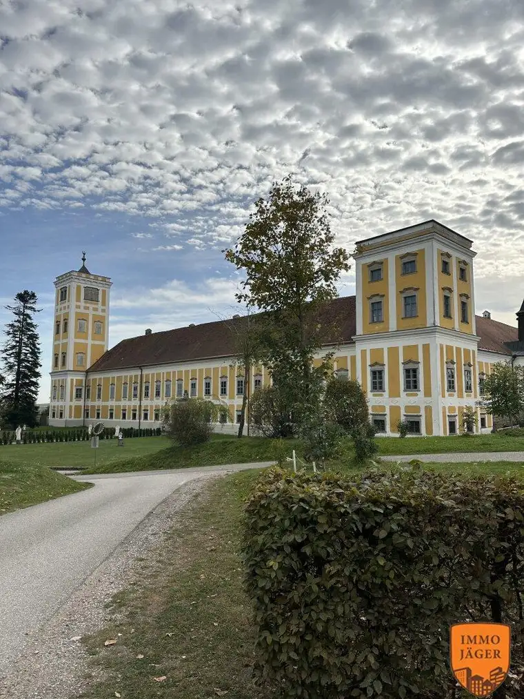 Geräumiges Büro im Schloss Tillysburg