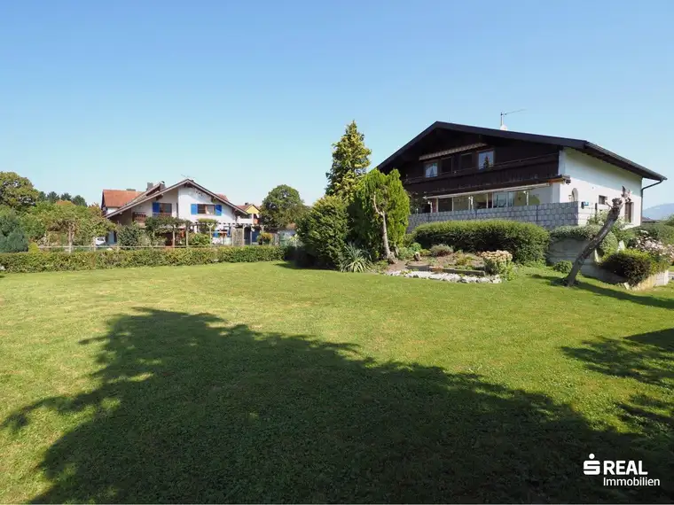 Zweifamilienhaus auf sehr großem Grundstück in Hohenems