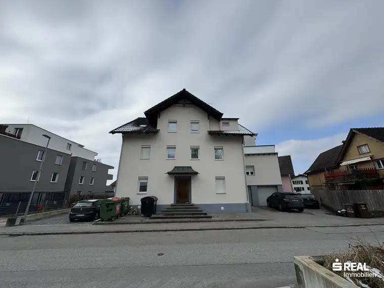 Großes Mehrfamilienhaus mit 5 Wohnungen zu verkaufen