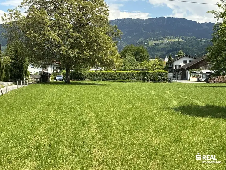 Traumhaftes Grundstück im ruhigen Hatlerdorf