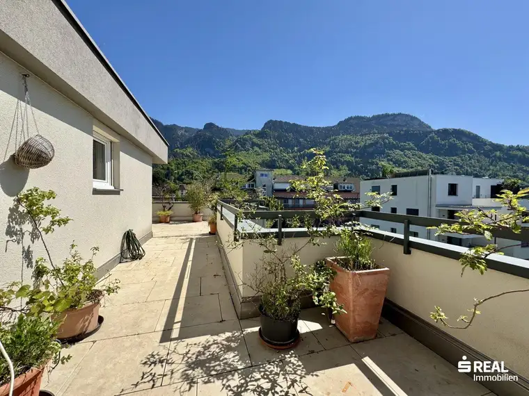 Tolle 4-Zimmer-Penthousewohnung mit 100 m² großer Terrasse &amp; Garagenbox