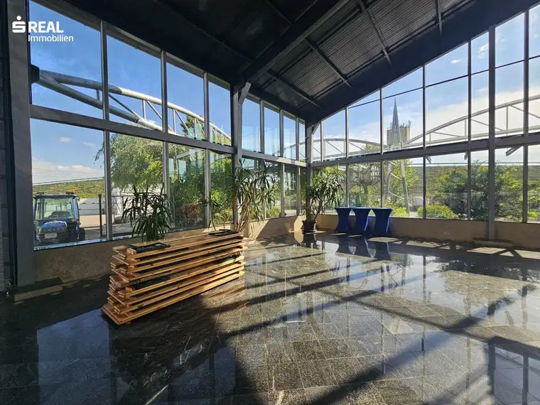 Repräsentatives Büro mit Atrium &amp; optionaler Lagerhalle in bester Lage bei Wien