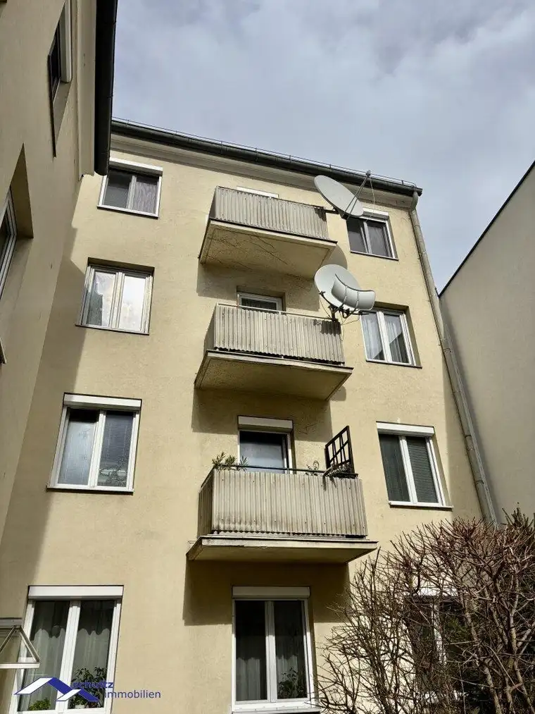 SCHULTZ IMMOBILIEN - Zwei Zimmer Wohnung im Dachgeschoss mit Fernblick!