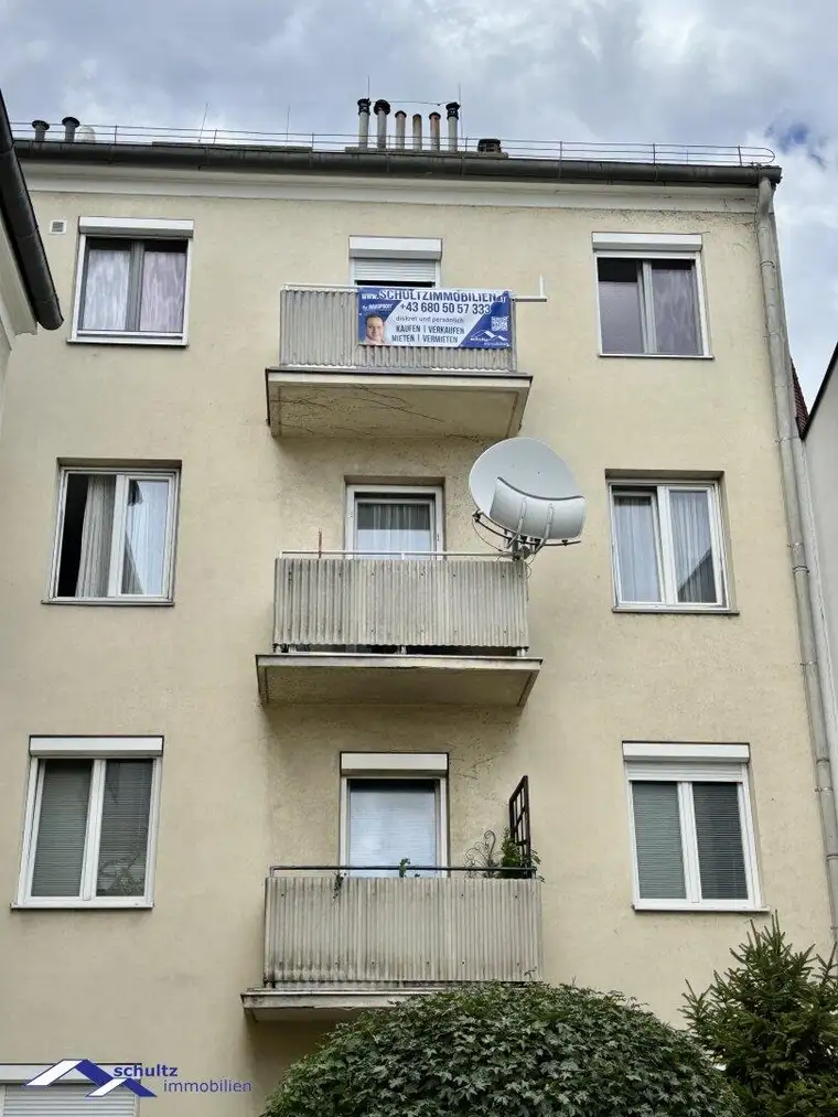 SCHULTZ IMMOBILIEN - Gemütliche 2-Zimmer Wohnung im Dachgeschoss mit Fernblick!