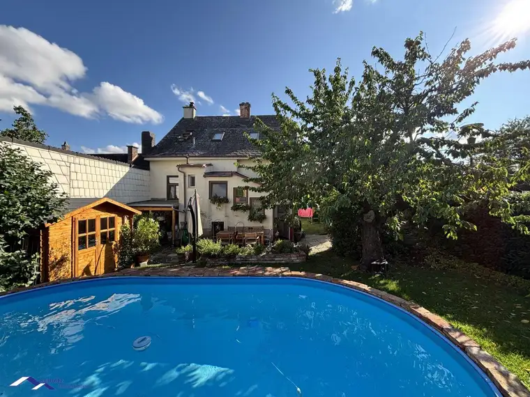Schönes Einfamilienhaus mit Pool! Besonderes Angebot!
