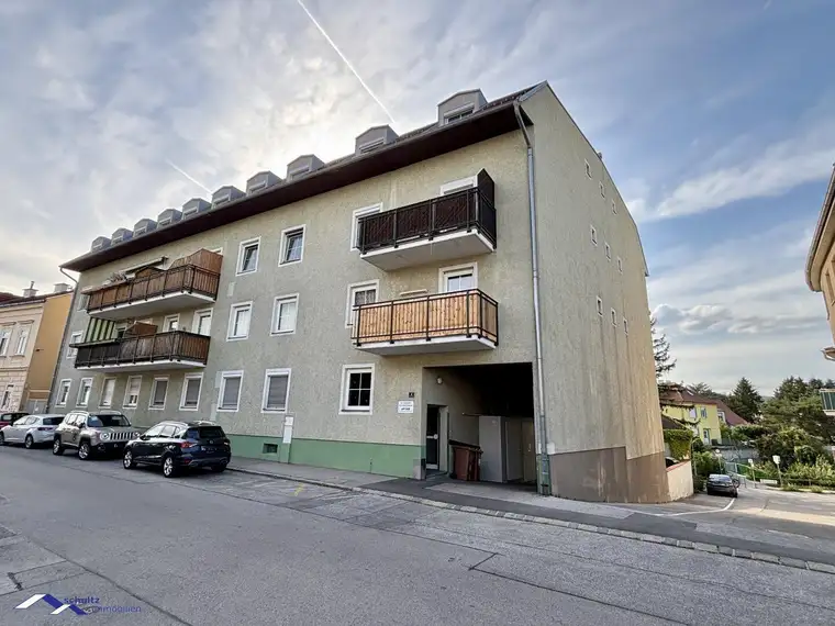 Super 3-Zimmer-Dachgeschosswohnung im Zentrum von Guntramsdorf zu mieten! Überdachter Parkplatz inklusive!