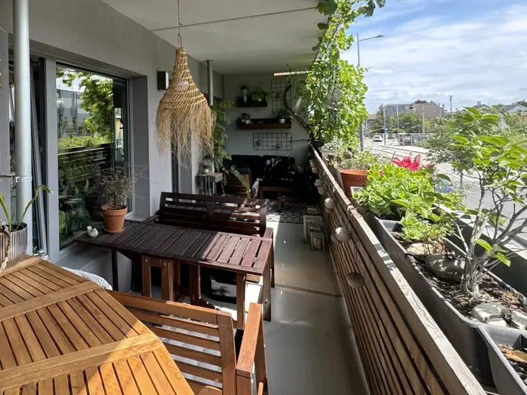 Moderner Neubau mit südseitigem Balkon und Eigengarten!