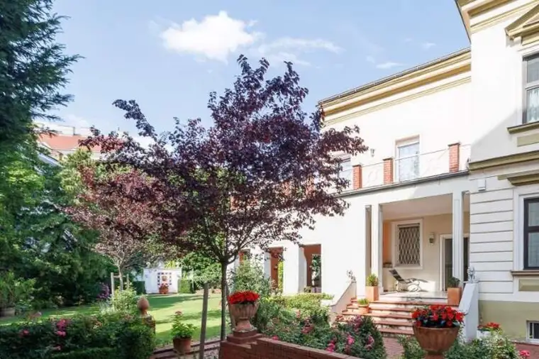 Charmante Altbauvilla mit Gartenidylle und Garage – Nähe Hietzing!