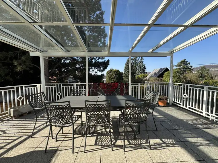 Einmalige Gelegenheit mit südseitigem Garten, Garage und Pool!