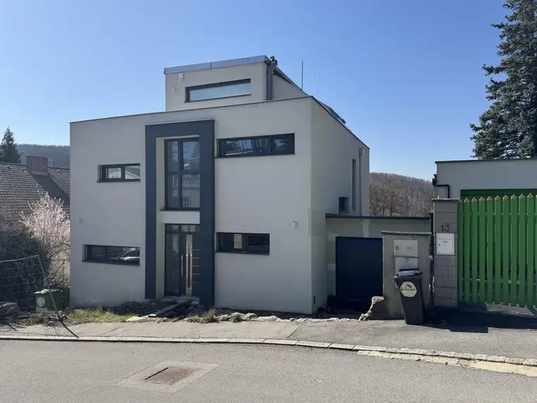 Architektenvilla mit viel Potenzial – belagsfertig!