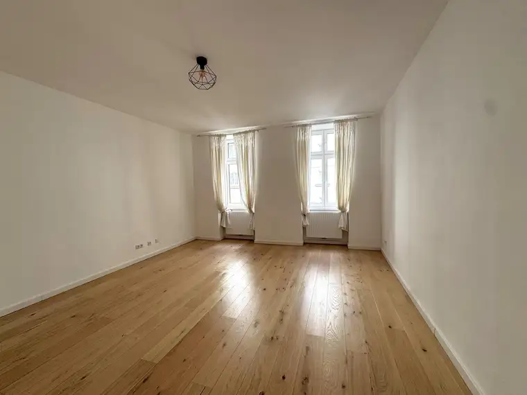 Modernes Wohnen im Altbauambiente!