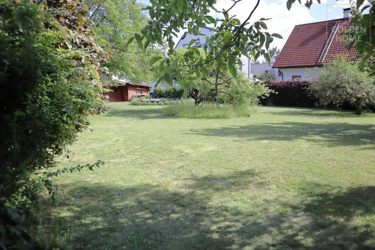 Ebenes Baugrundstück 22 × 40 m | 860 m², 1220