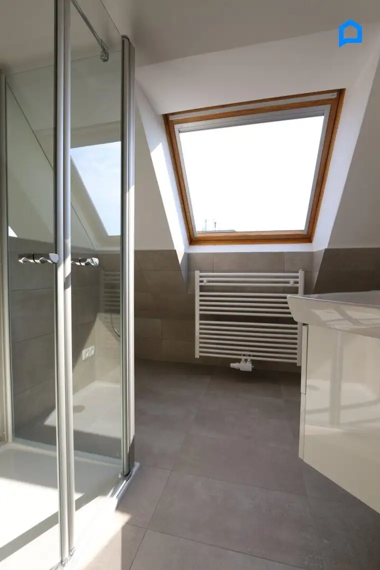 *Helle * ruhige * Dachgeschoss Maisonette* 360 Grad online TOUR * Klimaanlage IC* in renoviertem Jahrhundertwendehaus* Komplett sanierter Erstbezug* 4.Liftstock* Kellerabteil*