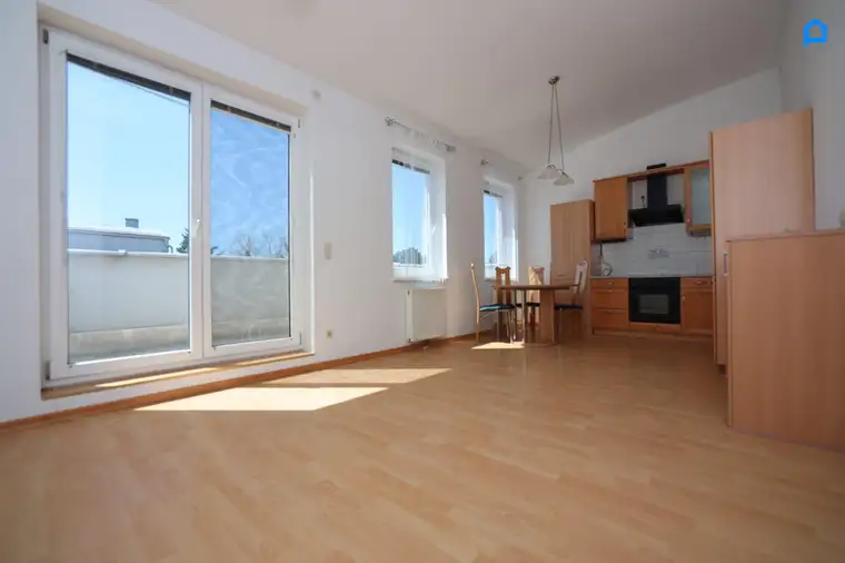 PENTHOUSE, hell, 2 Zimmer + 2 Terrassen u. Autoabstellplatz, S-BAHN , ca. 34 Minuten zum Praterstern. hohe Räume bis 3,40m!