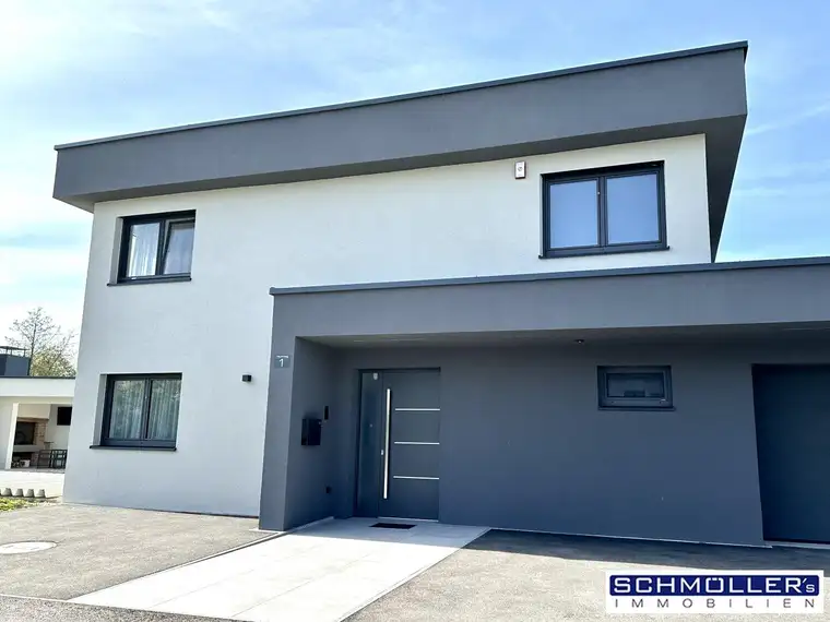 Modernes Einfamilienhaus mit Pool und Sommerhaus in Ruhelage