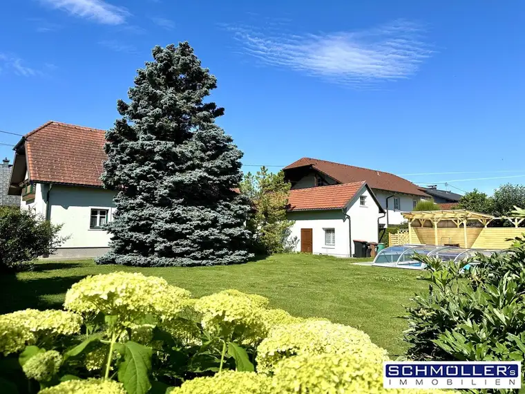 Ein- oder Zweifamilienhaus mit Pool in ruhiger Siedlung