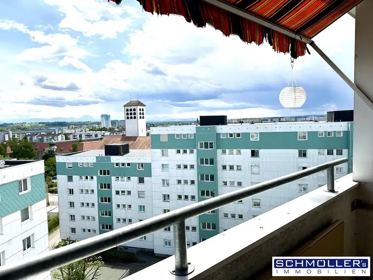 3-Zimmer-Wohnung mit zwei Loggien, Parkplatz und Weitblick