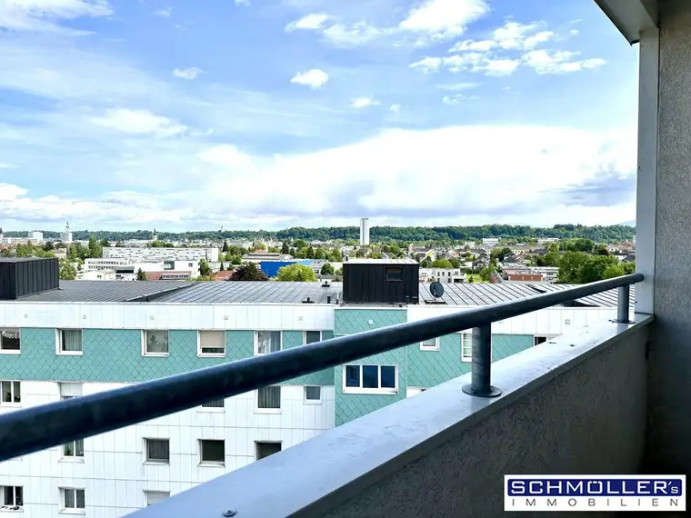 3-Zimmer-Wohnung mit zwei Loggien, Parkplatz und Weitblick