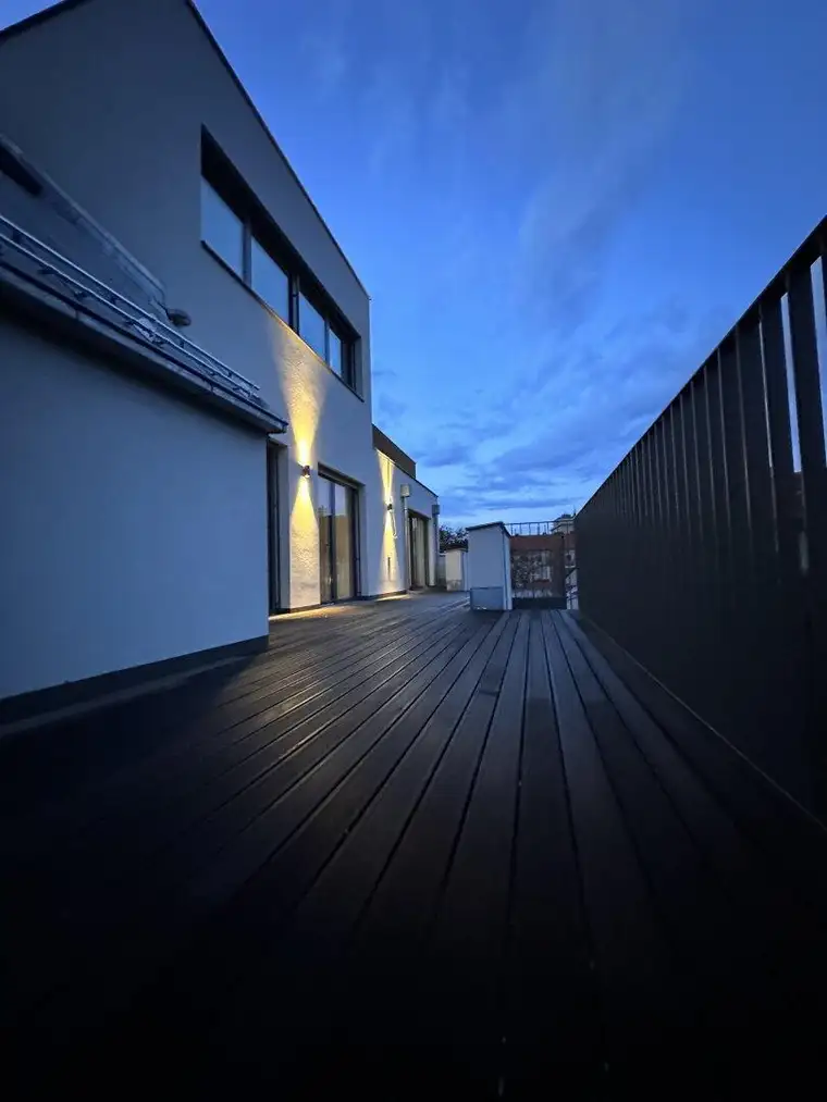 Dachgeschoß-Erstbezug mit 40 m² Terrasse - Finanzierung ab 2,35 % !