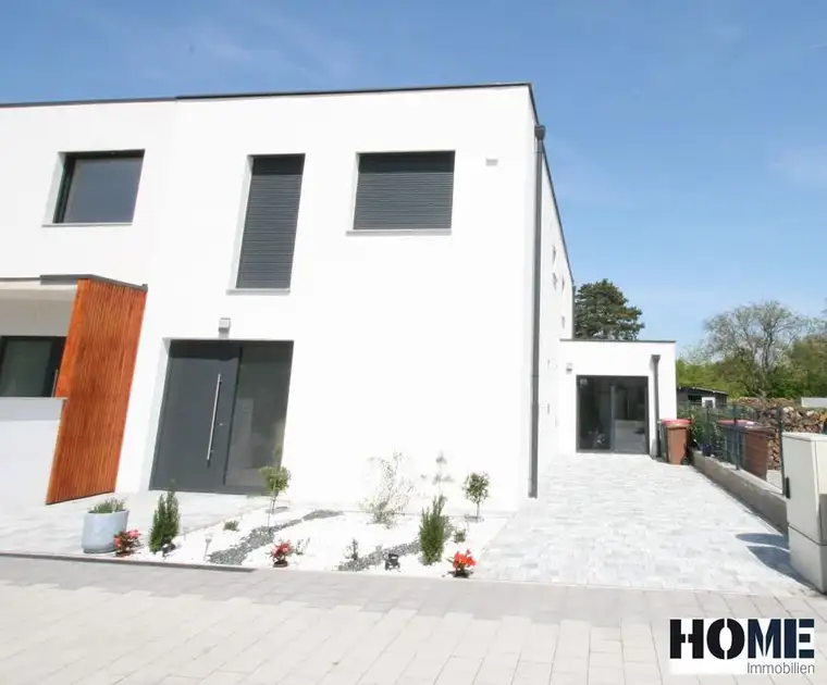 familienfreundlich wohnen, professionell arbeiten im Nebengebäude, entspannen auf der Terrasse