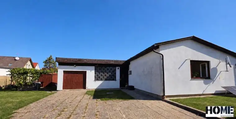 Charmanter Bungalow mit viel Potenzial auf einem liebevoll angelegten, großzügigen Grundstück