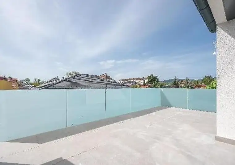 Erstbezug mit hochwertiger Küche und großer Terrasse bei Baden