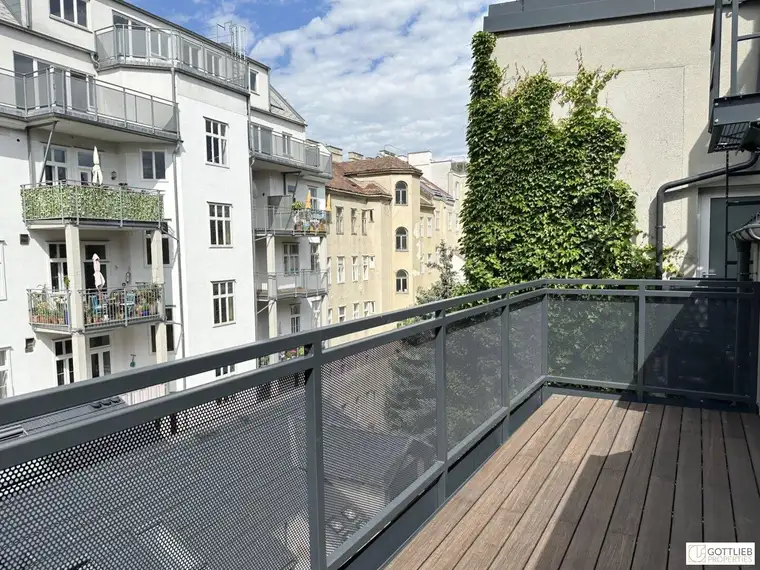 Bestlage nahe Belvedere! Luxuriöse 3-Zimmer-Erstbezug-Dachgeschoss-Wohnung mit zwei Balkonen in historischem Gebäude