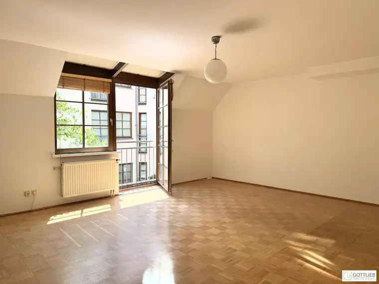 Bestlage beim Hamerlingplatz! Lichtdurchflutete 3-Zimmer-Altbau-Wohnung in saniertem Vorstadthaus inklusive zwei Garagenplätze