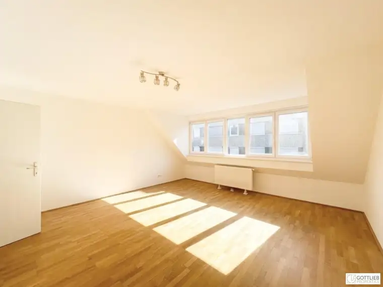 Bestlage nahe Raimundtheater! Sonnendurchflutete und barrierefreie 2-Zimmer-Dachgeschoss-Wohnung in Ruhelage