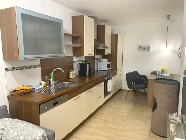Gepflegte 2-Zimmer-Etagenwohnung im 6. Stock mit Balkon