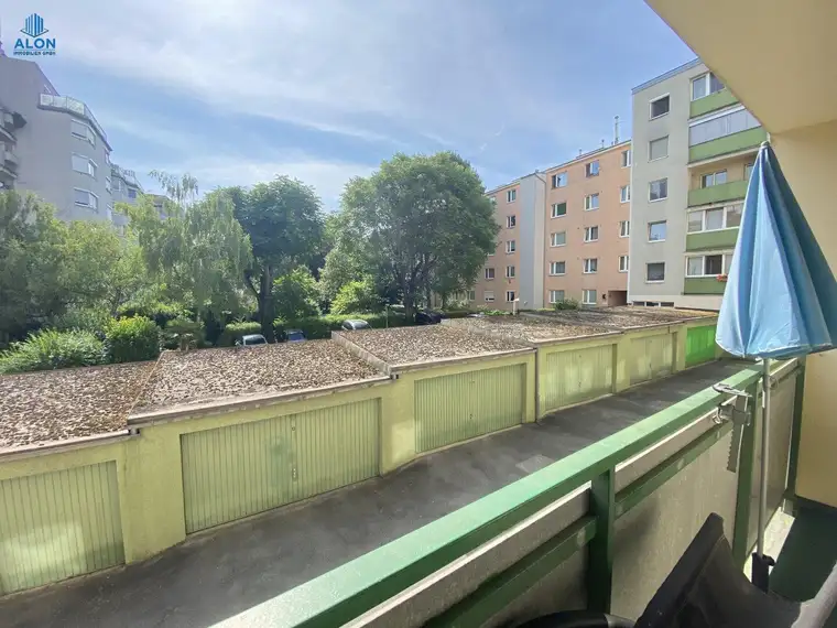 Ruhige 2,5-Zimmer-Wohnung mit Loggia &amp; eigenem Stellplatz in Innenhoflage in Wien Favoriten!