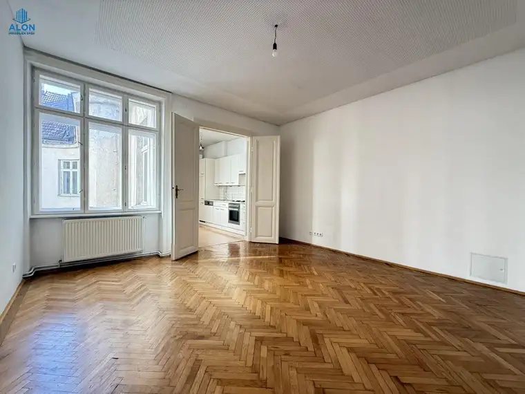 Ruhige 2-Zimmer-Wohnung mit separater Küche neben U6 Gumpendorfer Straße! Hoflage!