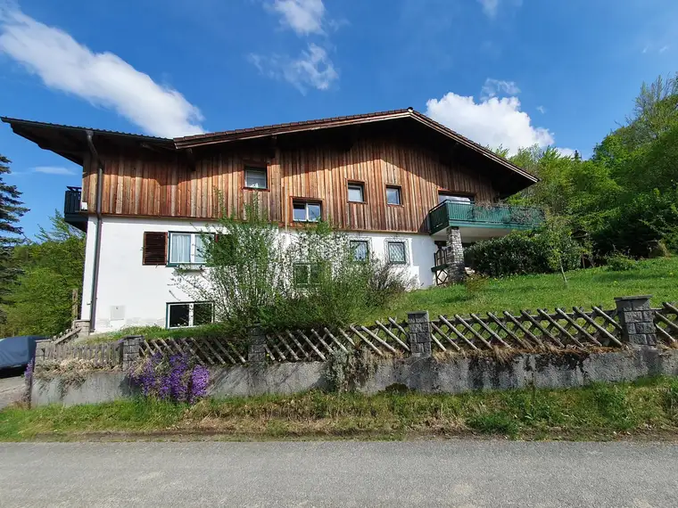 Familienglück - Zweifamilienhaus mit Garage und Garten