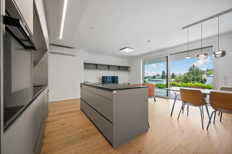 Exklusives Wohnen im Grünen – Möblierte 4-Zimmer-Wohnung mit Terrasse, Garten und Gemeinschaftspool