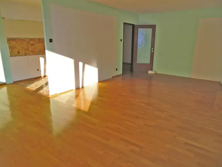 GERÄUMIGE HELLE 3 ZIMMER -KNÖLLGASSE - ADAPTIERUNGSBEDÜRFTIG - 6. LIFTSTOCK - 89 m2