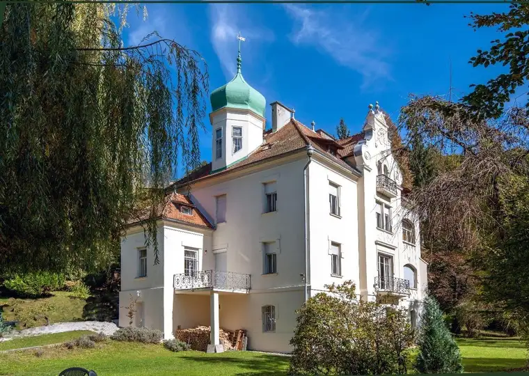 Elegant art nouveau villa with a view of Lake Wörthersee. Elegante Villa mit Wörthersee-Blick