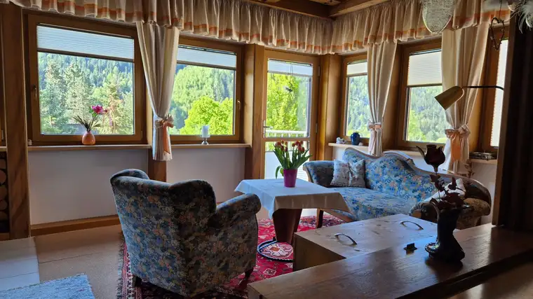 Wohnen mit gewissen Vorzügen - überdachte Terrasse und eigene Sauna inklusive