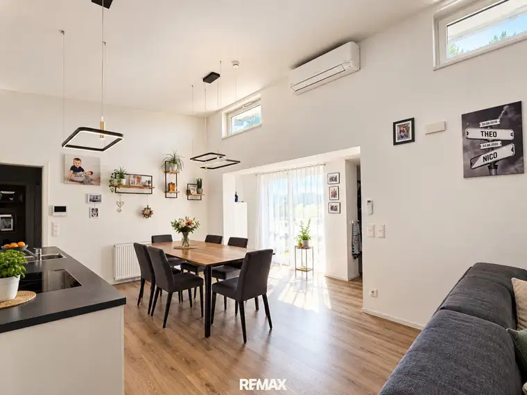 Attraktive Wohnung mit Dachterrasse &amp; gemeinschaftlichem Privatgarten mit Pool