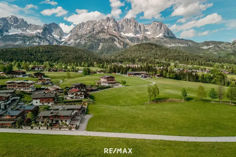 Baugrundstück mit atemberaubendem Kaiserblick in Going
