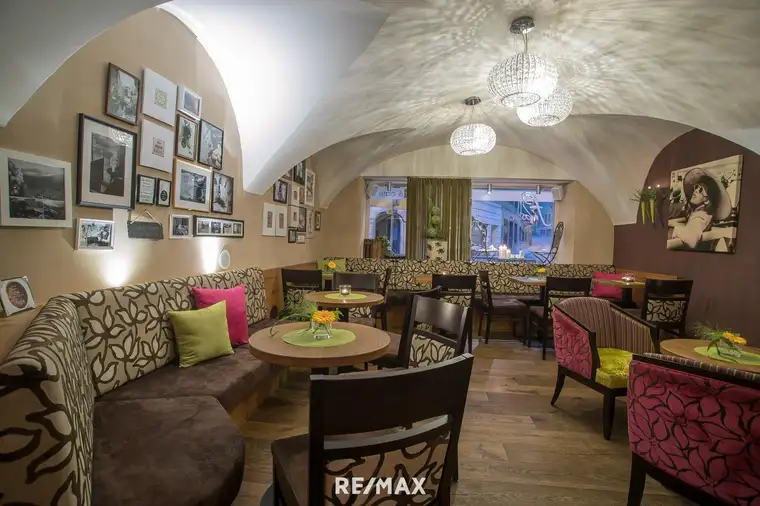 "Wein trifft Kaffee" – Erfolgreiches Lokal mit besonderem Ambiente - zur Sofortübernahme!