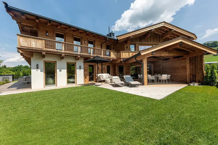 Nicola Knoll, LIVING DELUXE Real Estate GmbH