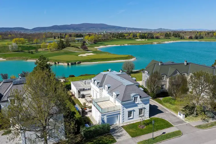Eduard Mensdorff-Pouilly, B.S.C, LIVING DELUXE Real Estate GmbH